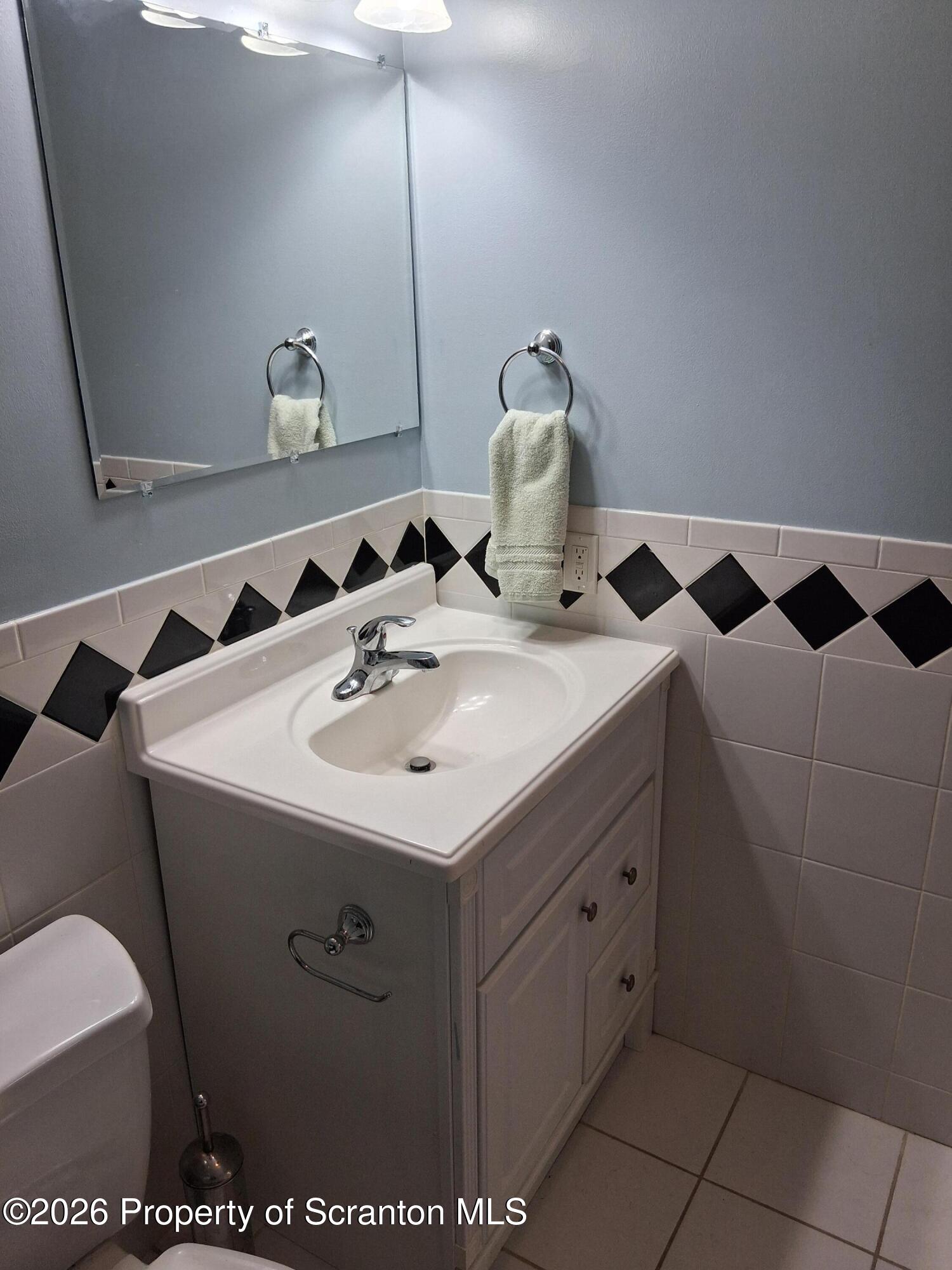 512 South Keyser Avenue Scranton, PA 18504 - Photo 32 of 42 a utility room with dryer and washer
