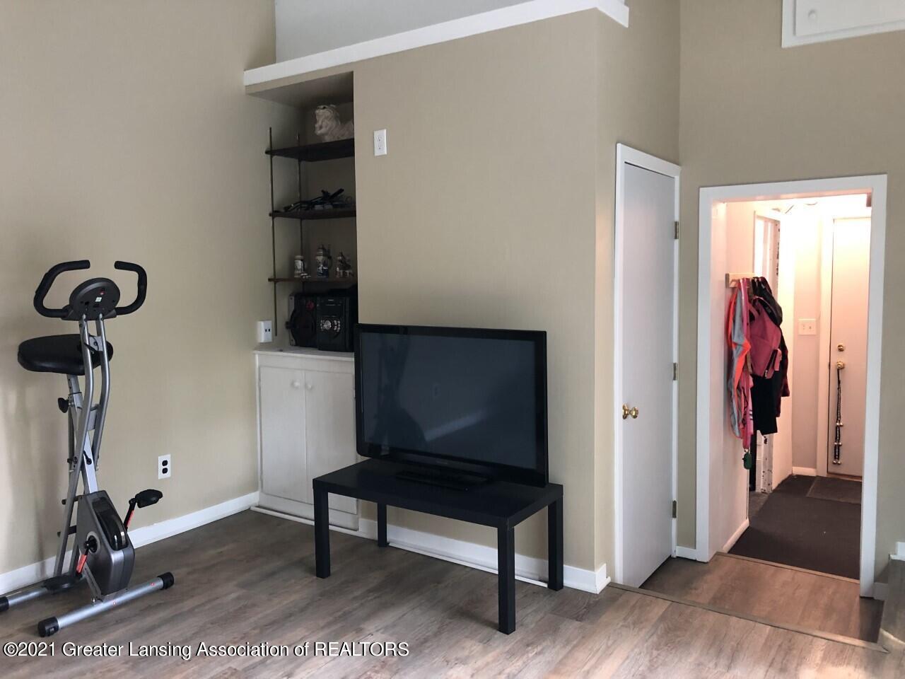 5643 Buckingham Road Haslett, MI 48840 - Photo 11 of 20 Family Room