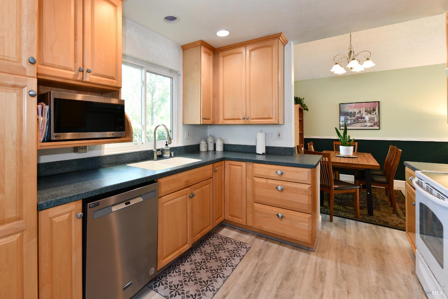 1106 Noyo Place Santa Rosa, CA 95401 - Photo 4 of 22