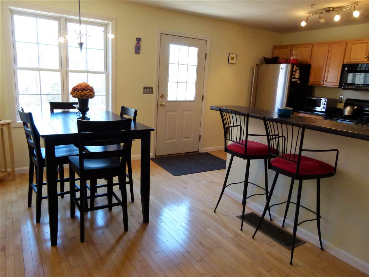 721 Mammoth Road, Unit 13 Manchester, NH 03104 - Photo 4 of 19