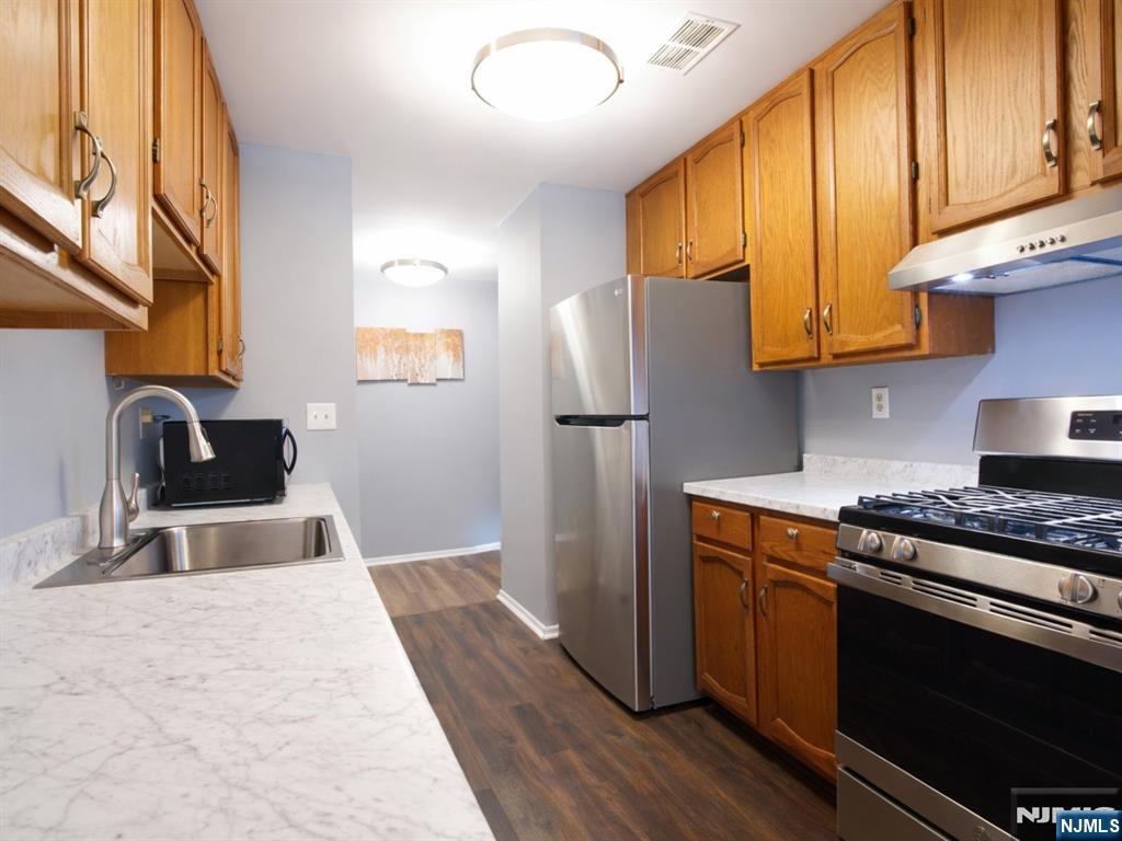 2111 Hilltop Road Mahwah, NJ 07430 - Photo 4 of 18