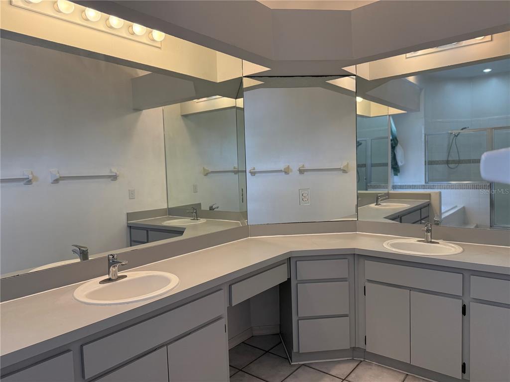 18230 Dolly Brook Lane Lutz, FL 33549 - Photo 8 of 35