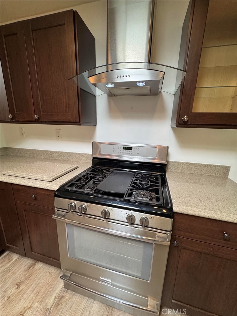 1273 South Rice Road, Unit 11 Ojai, CA 93023 - Photo 23 of 65 Hood over Stove-Oven
