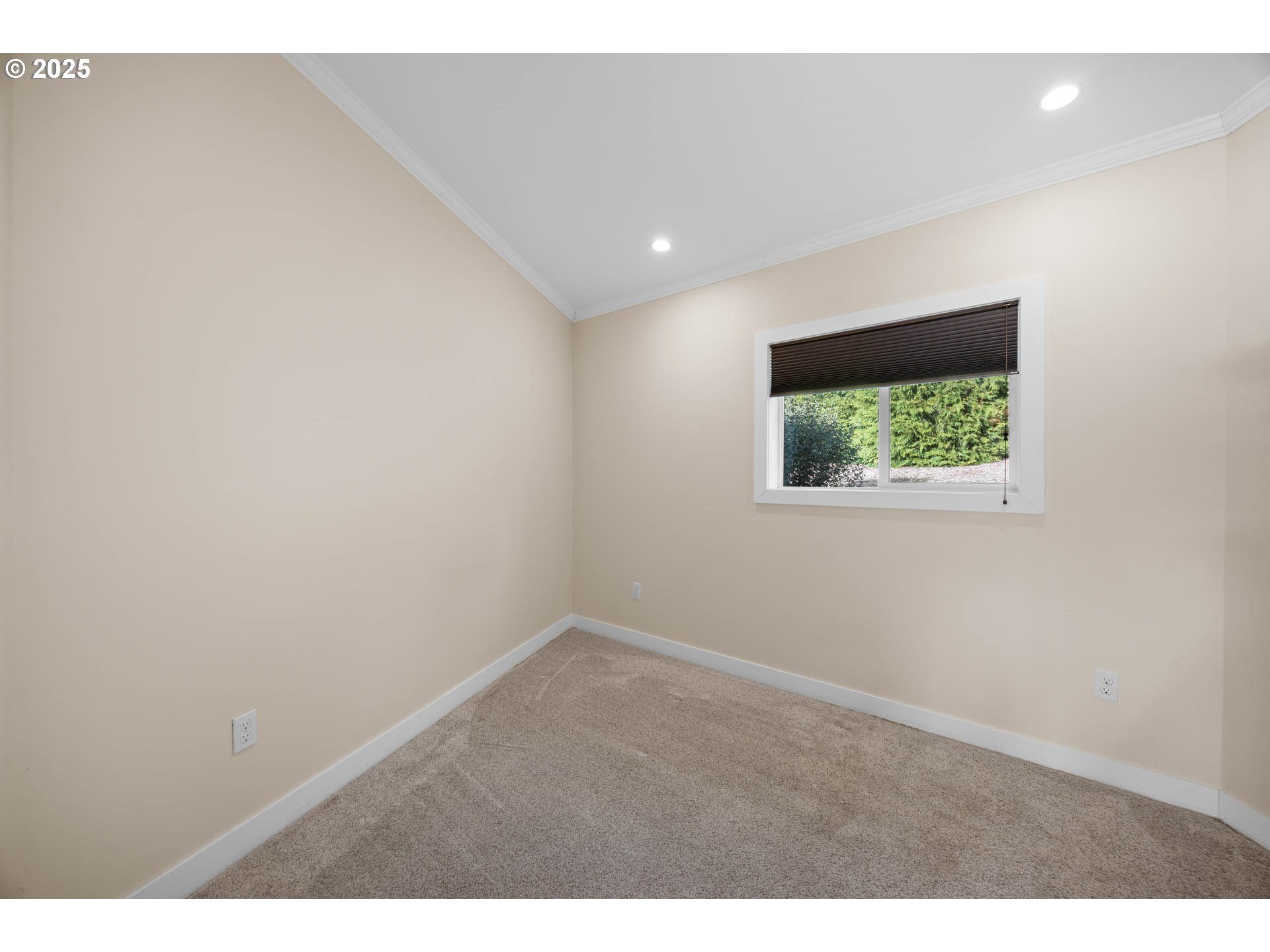 6477 Elkhead Road Yoncalla, OR 97499 - Photo 18 of 35 a view of an empty room