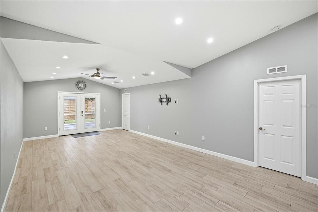 3945 Warren Street Sarasota, FL 34233 - Photo 16 of 41