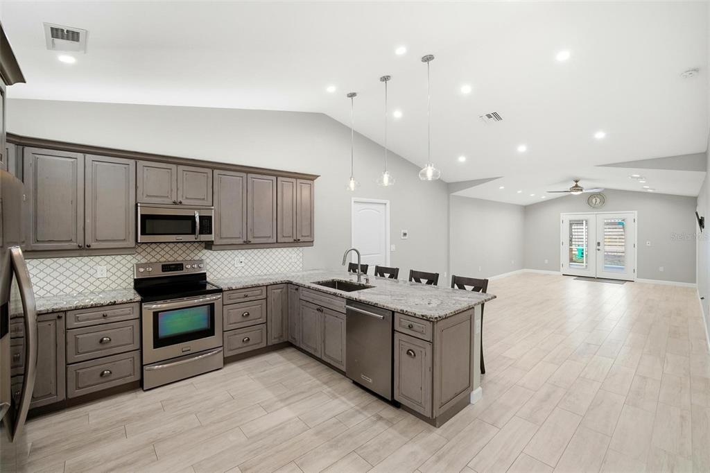 3945 Warren Street Sarasota, FL 34233 - Photo 6 of 41