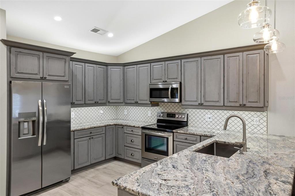 3945 Warren Street Sarasota, FL 34233 - Photo 8 of 41