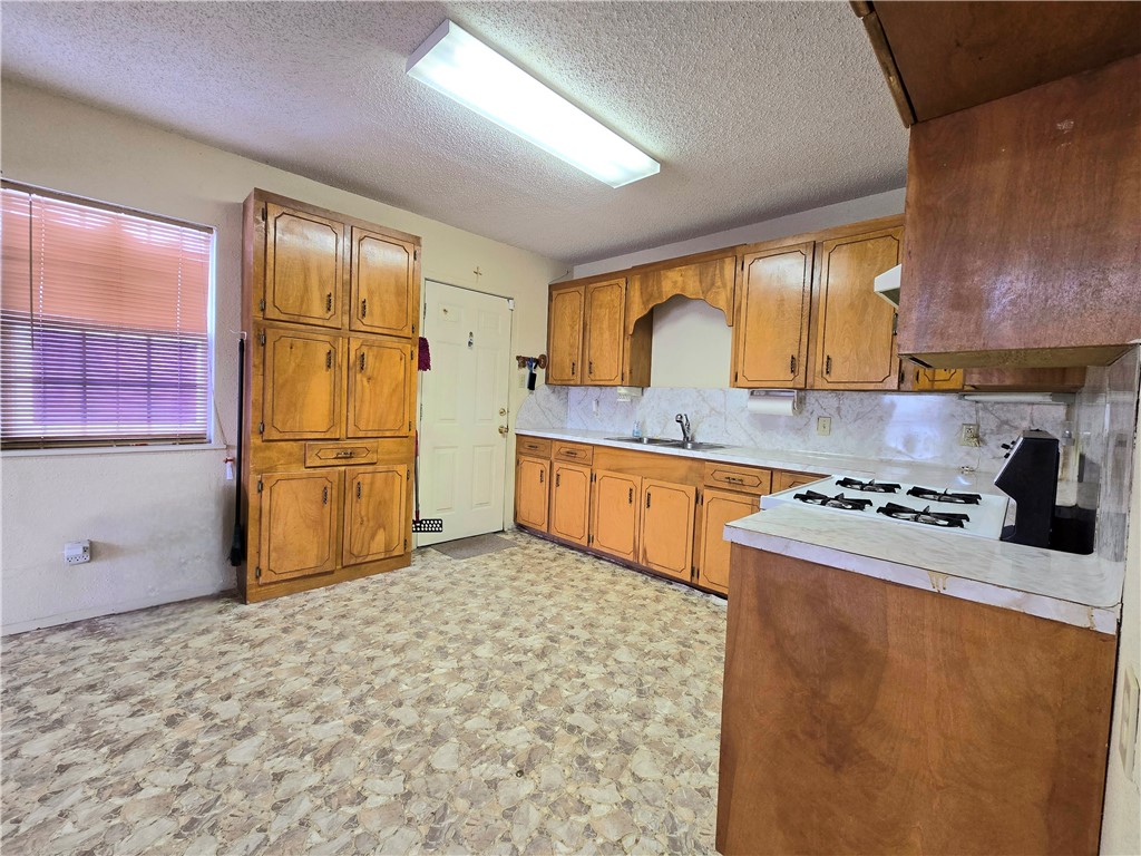 1105 East 5th Street Alice, TX 78332 - Photo 6 of 23