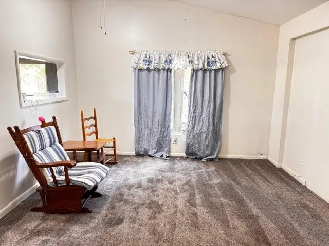 a view of livingroom with furniture