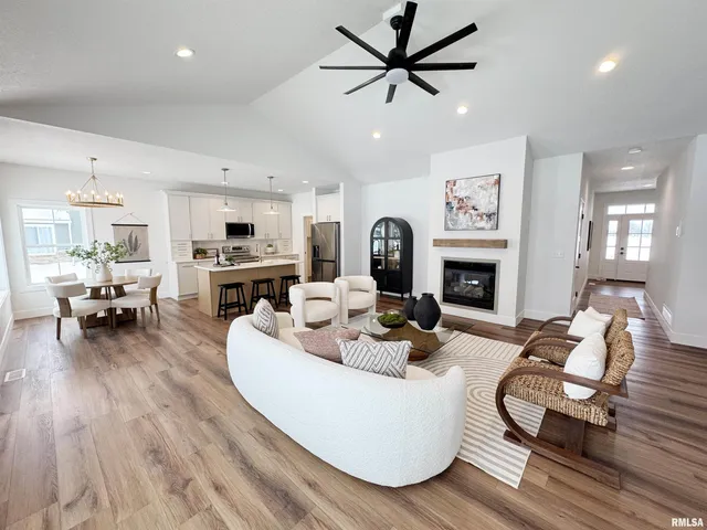 $359,500 | 620 West North Street, Mount Sterling, IL 62353