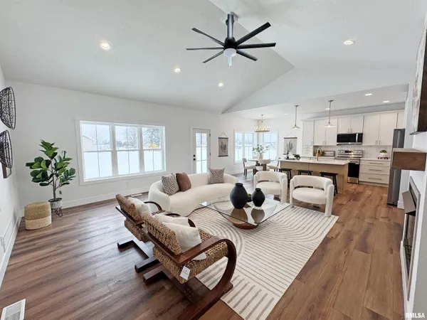 $359,500 | 620 West North Street, Mount Sterling, IL 62353