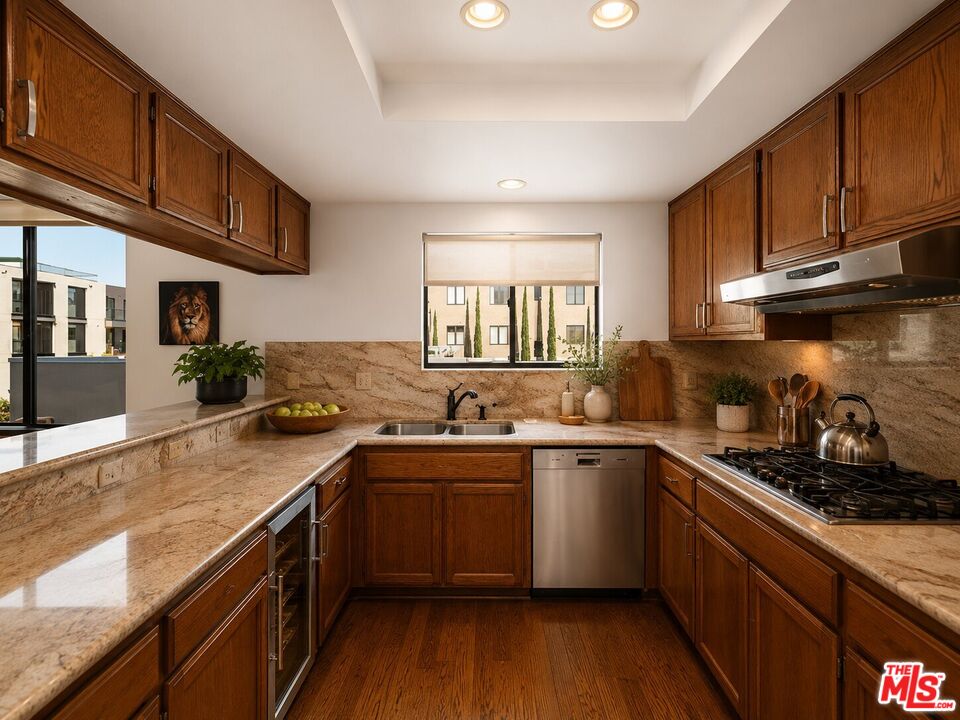 432 South Hamel Road, Unit 303 Los Angeles, CA 90048 - Photo 7 of 26