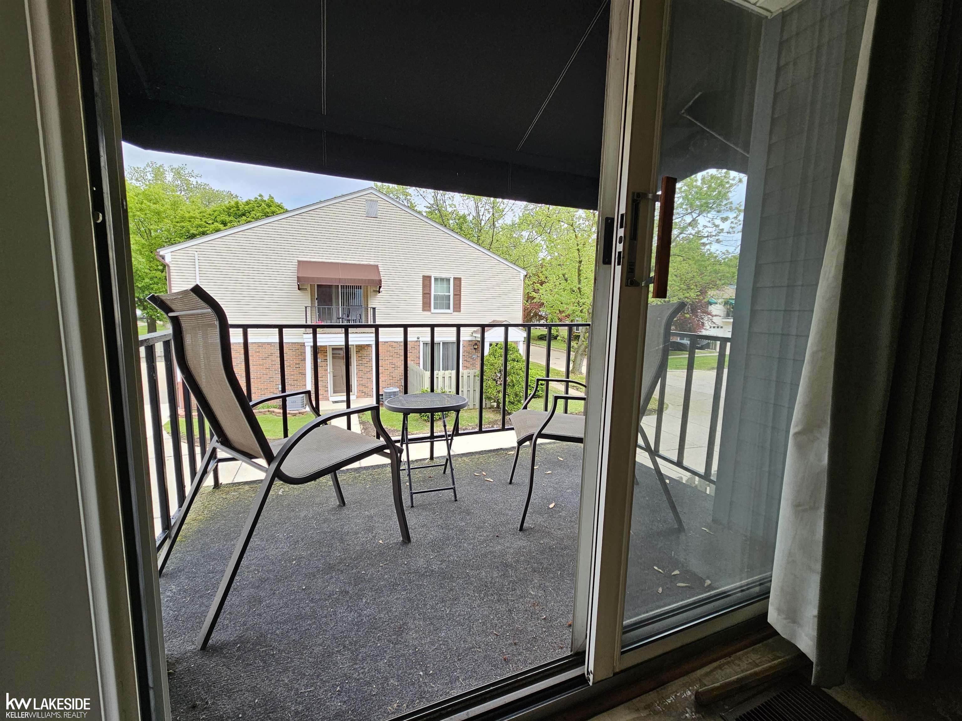 24633 Spring Lane Harrison Township, MI 48045 - Photo 10 of 20 50175958-f10c12d1-4d22-4080-b020-222c3d74ba21.JPG
