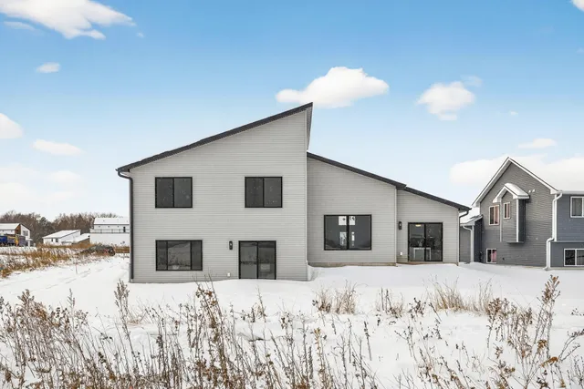 $640,000 | 9938 14th Circle Northeast, St. Michael, MN 55376