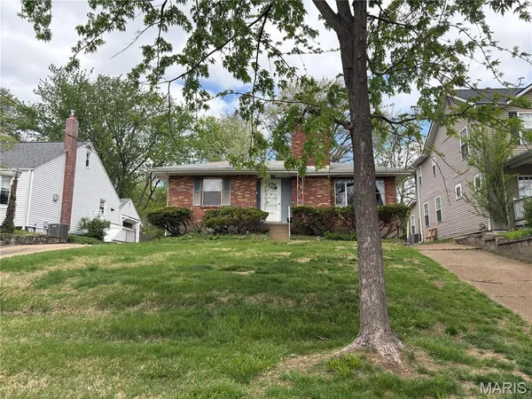 $350,000 | 1053 Chelsea Avenue, Glendale, MO 63122