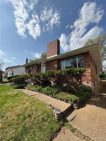 $350,000 | 1053 Chelsea Avenue, Glendale, MO 63122