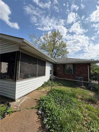 $350,000 | 1053 Chelsea Avenue, Glendale, MO 63122