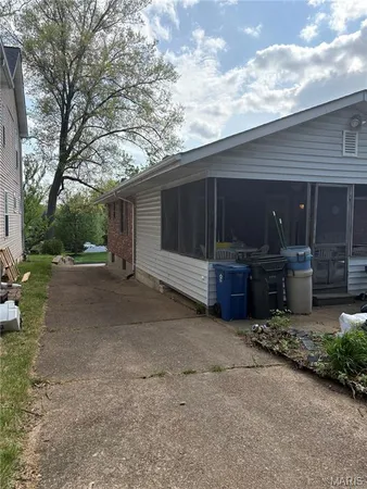 $350,000 | 1053 Chelsea Avenue, Glendale, MO 63122