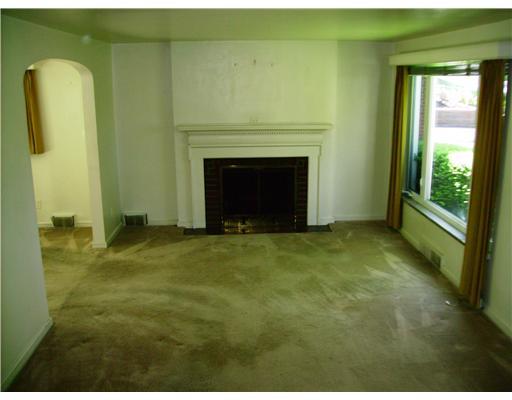 112 Orchard Spring Road Pittsburgh, PA 15220 - Photo 2 of 12 Living Room.