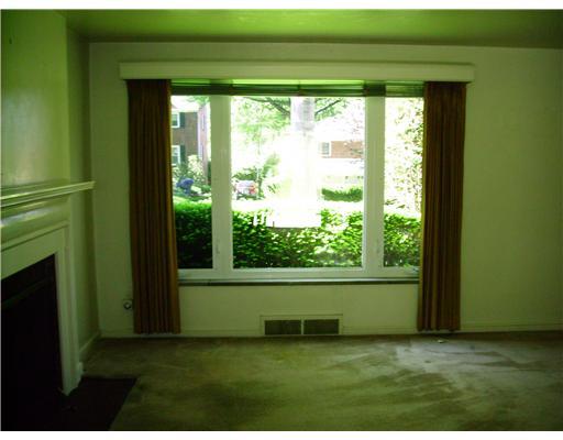 112 Orchard Spring Road Pittsburgh, PA 15220 - Photo 3 of 12 Living Room.
