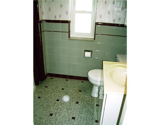 112 Orchard Spring Road Pittsburgh, PA 15220 - Photo 7 of 12 Full Bath.