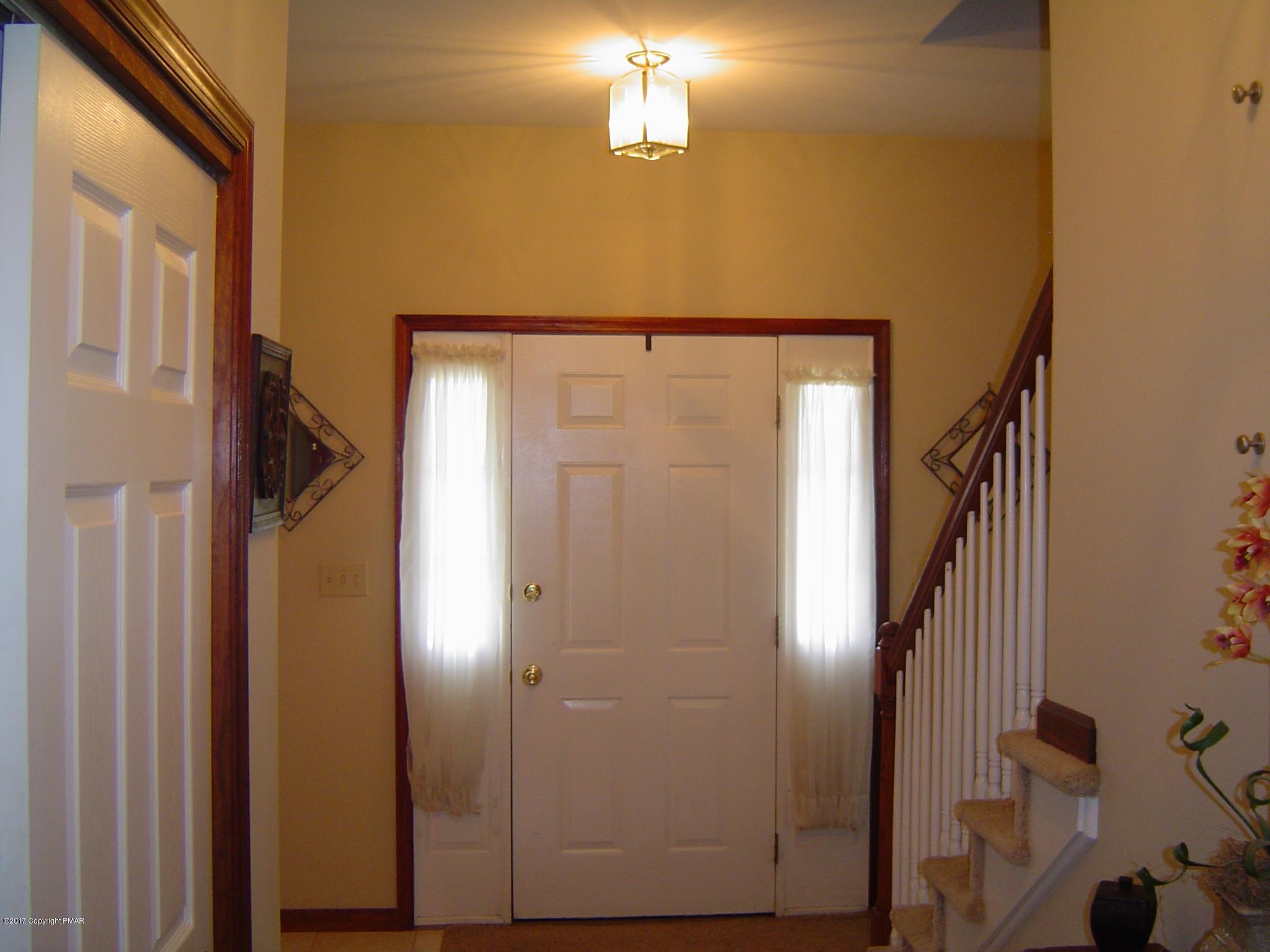320 Springfield Drive Bangor, PA 18013 - Photo 3 of 36 FRONT ENTRANCE