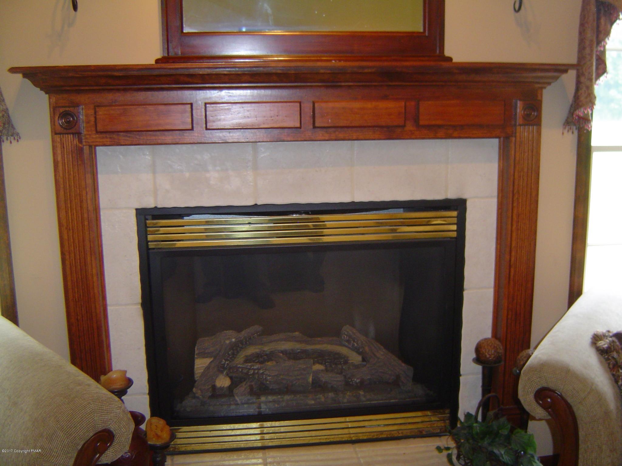 320 Springfield Drive Bangor, PA 18013 - Photo 8 of 36 PROPANE FIREPLACE IN GREAT ROOM