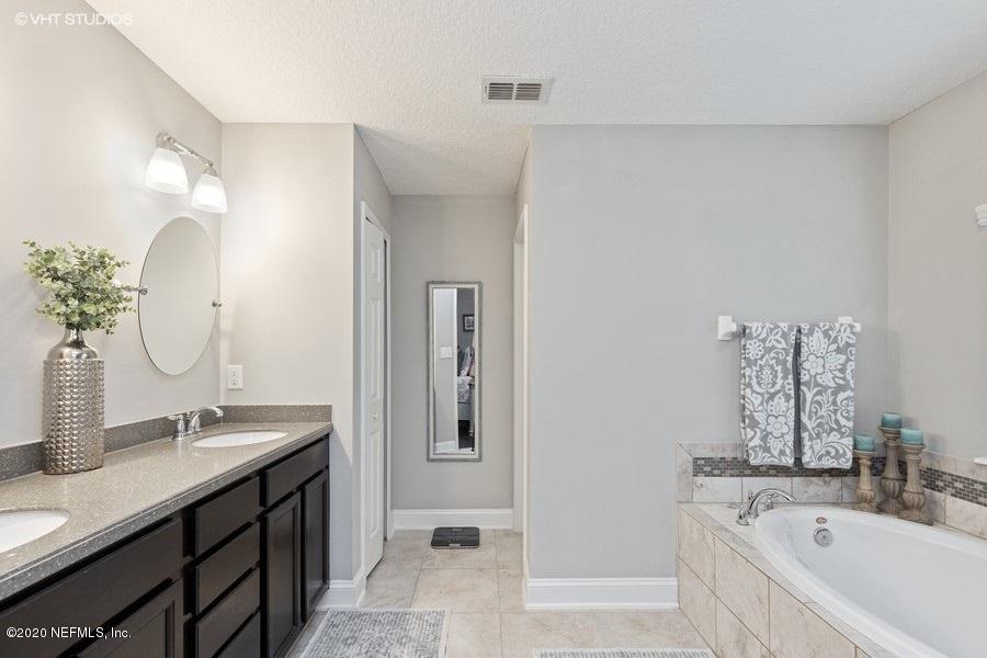 1604 Kilchurn Road Jacksonville, FL 32221 - Photo 20 of 38 Master Bath