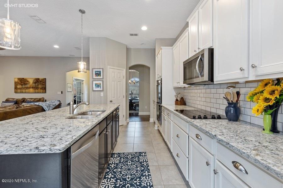 1604 Kilchurn Road Jacksonville, FL 32221 - Photo 9 of 38 Kitchen