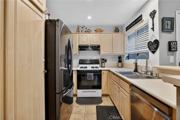 $3,450 | 2381 Archwood Lane, Unit 184, Simi Valley, CA 93063