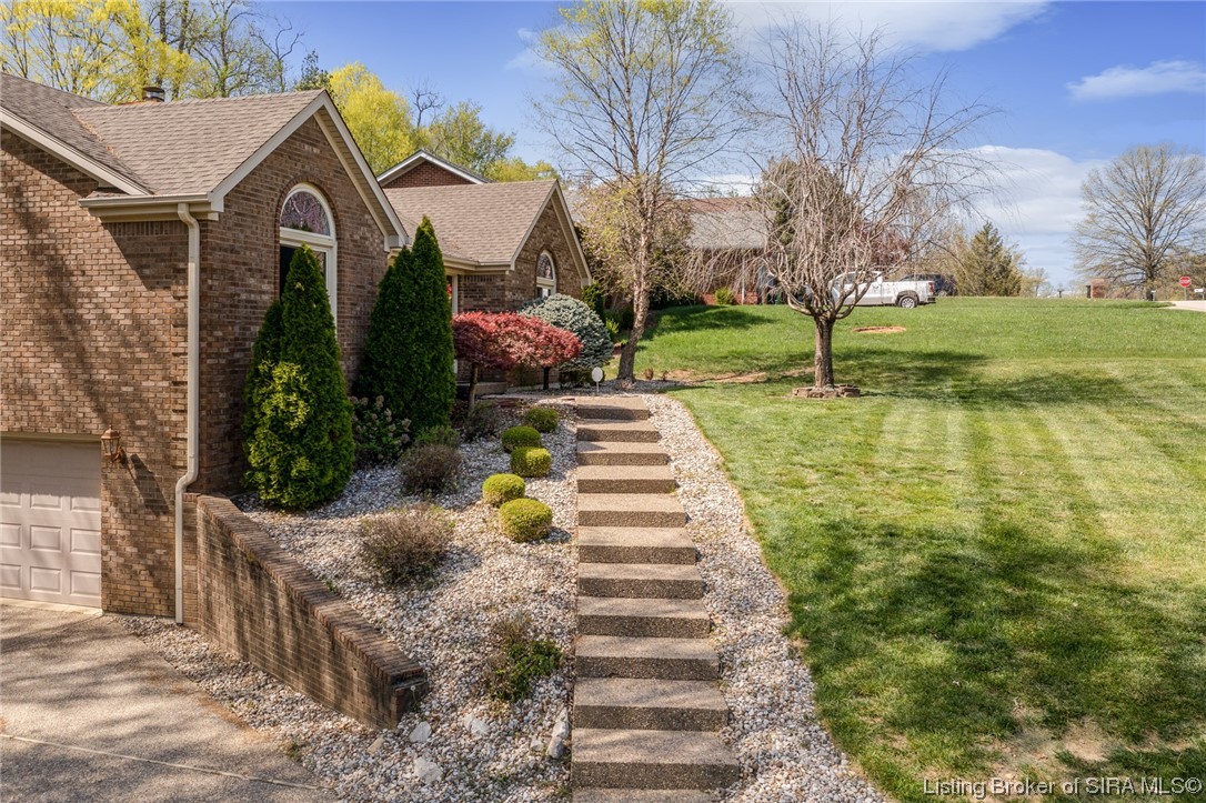 4613 Shady View Drive Floyds Knobs, IN 47119 - Photo 9 of 57