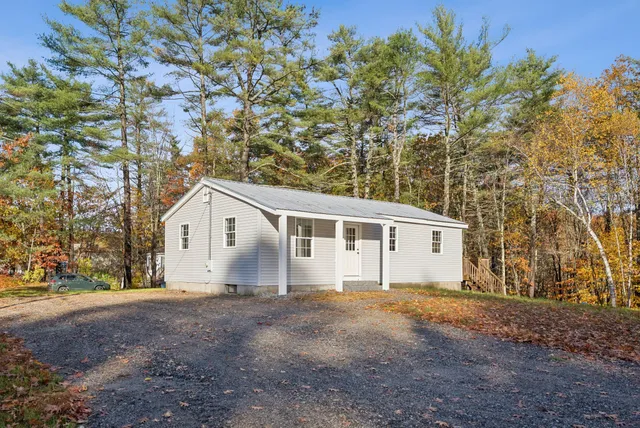 $399,000 | 1 Pine Lane, Raymond, ME 04071