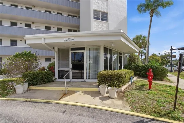 $149,900 | 200 North Betty Lane, Unit 1C, Clearwater, FL 33755