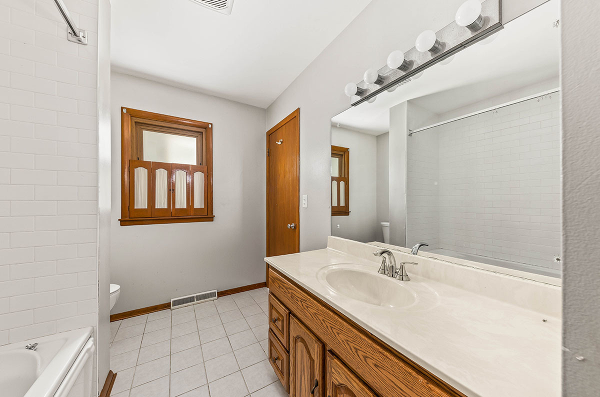 1237 Cardinal Lane Naperville, IL 60540 - Photo 13 of 25