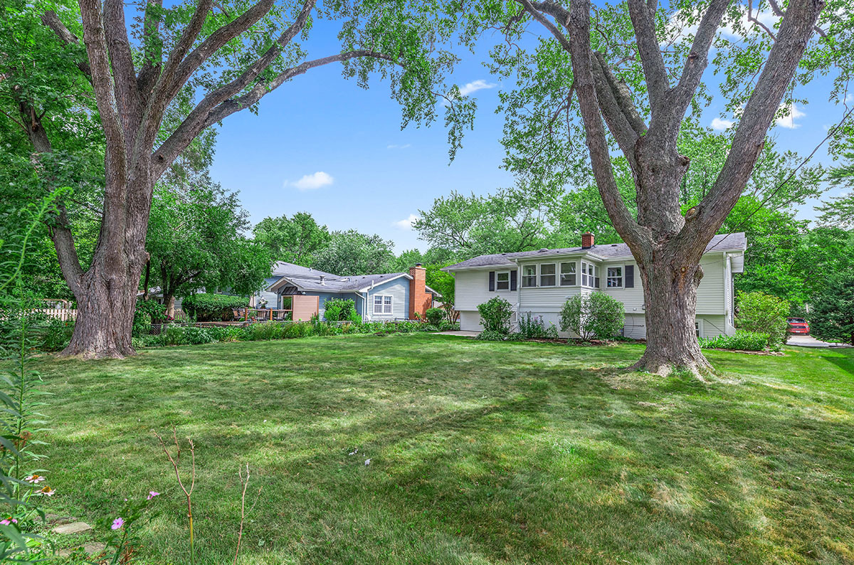 1237 Cardinal Lane Naperville, IL 60540 - Photo 3 of 25