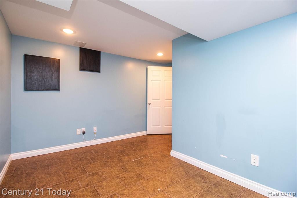19180 West Eleven Mile Road, Unit 1 Lathrup Village, MI 48076 - Photo 17 of 18