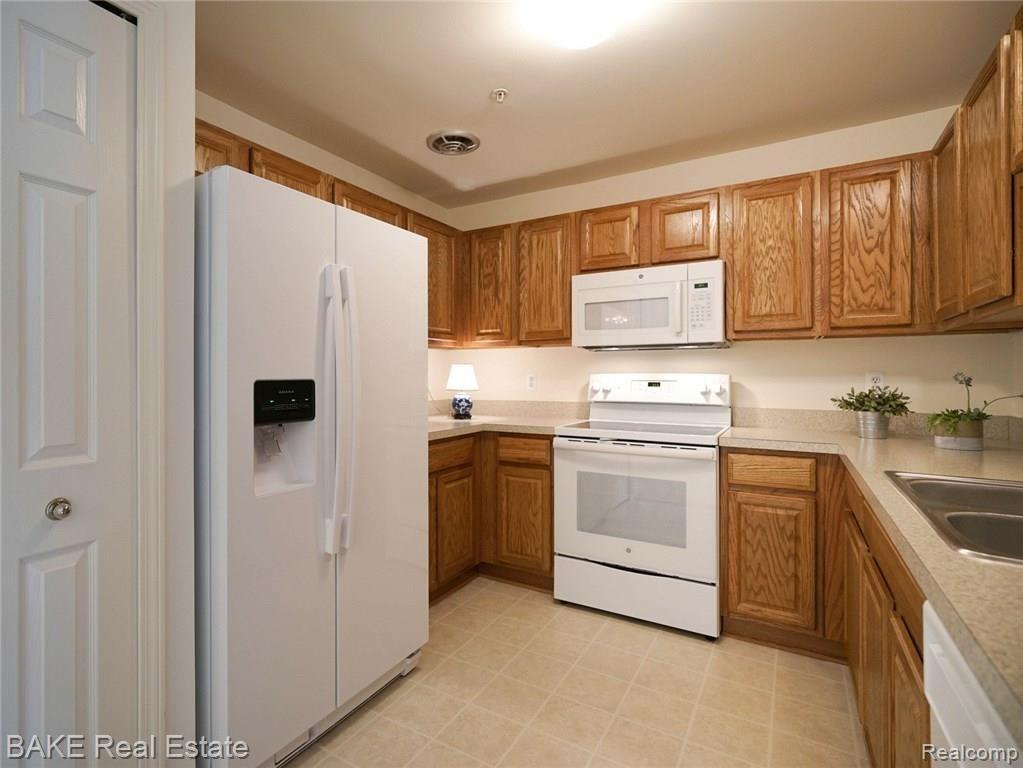 16954 Farmington Road, Unit 25 Livonia, MI 48154 - Photo 9 of 20 New Appliances