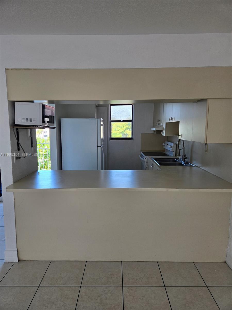 8425 Northwest 8th Street, Unit 409 Miami, FL 33126 - Photo 3 of 13