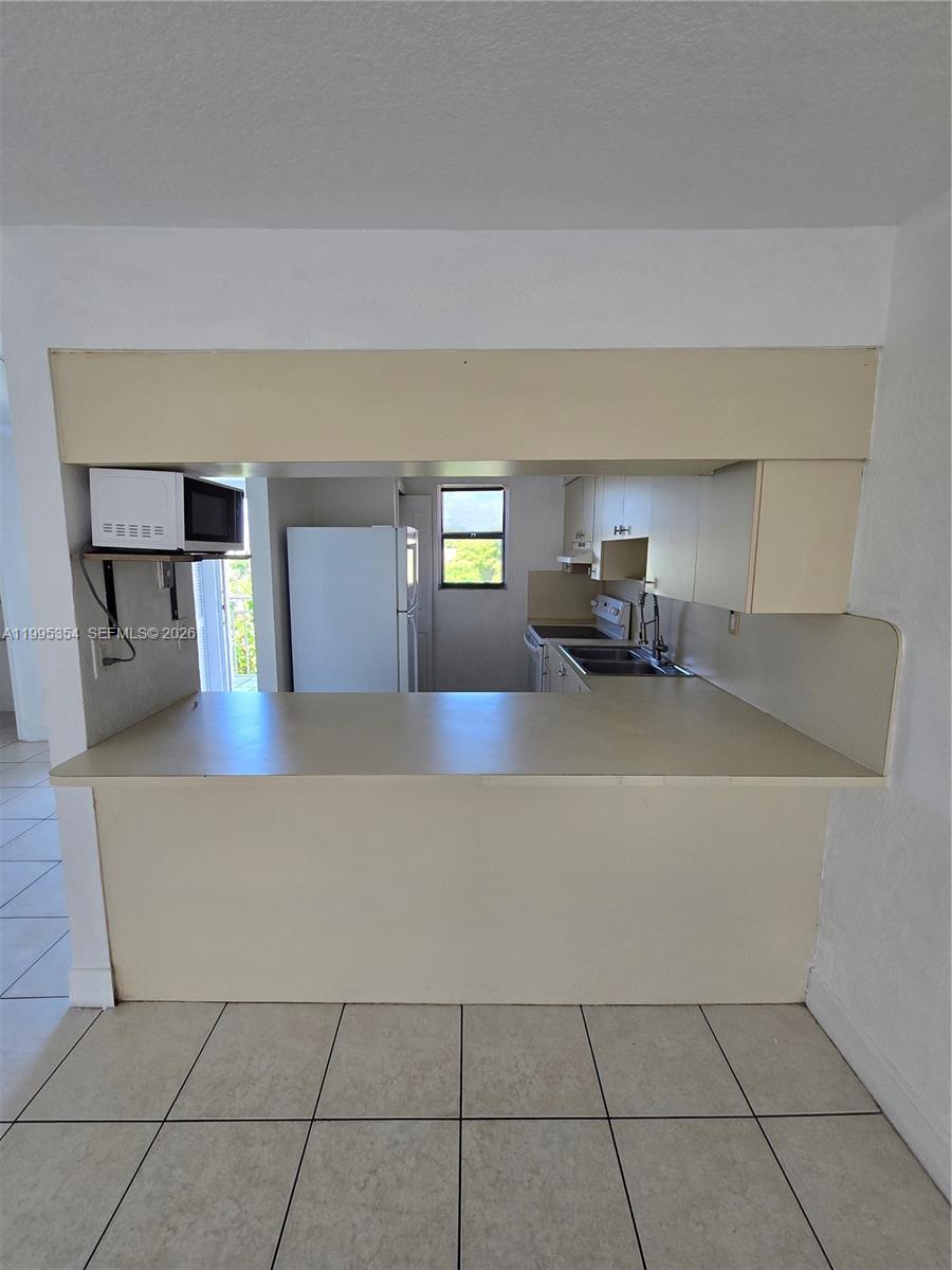 8425 Northwest 8th Street, Unit 409 Miami, FL 33126 - Photo 4 of 13