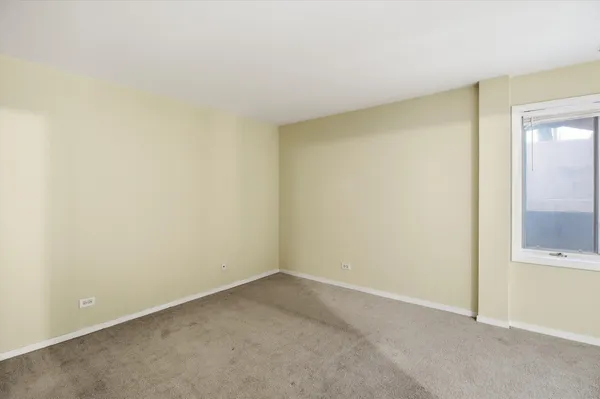 $179,999 | 6337 Roosevelt Road, Unit 114, Berwyn, IL 60402