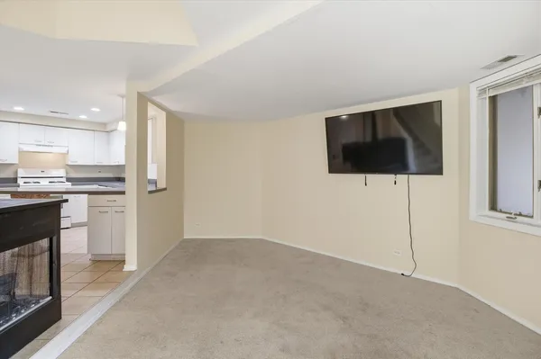 $179,999 | 6337 Roosevelt Road, Unit 114, Berwyn, IL 60402