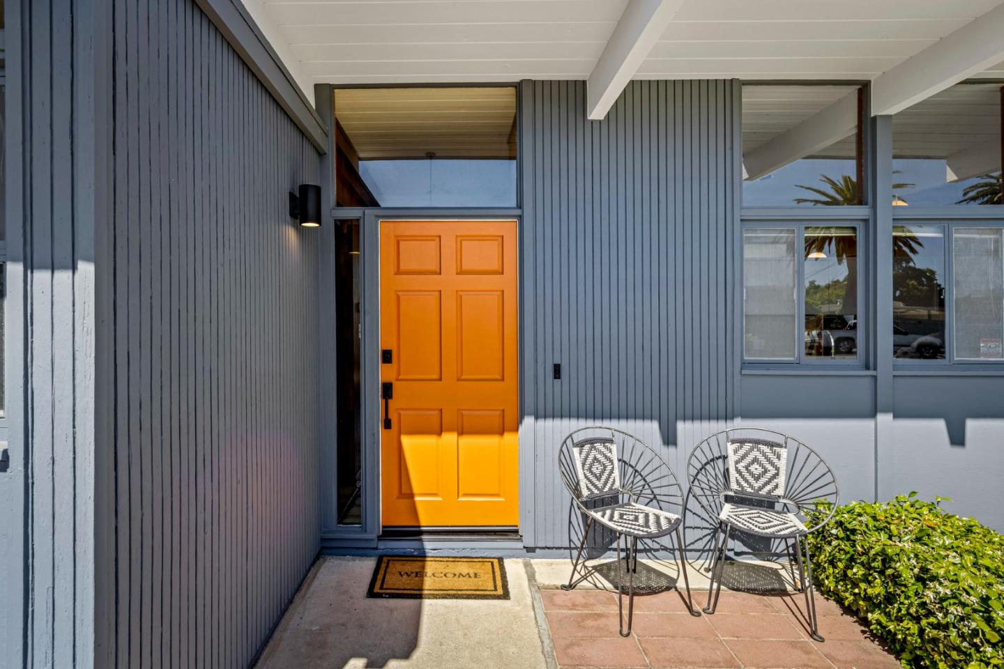 653 Edna Way San Mateo, CA 94402 - Photo 6 of 41 a balcony with table and chairs