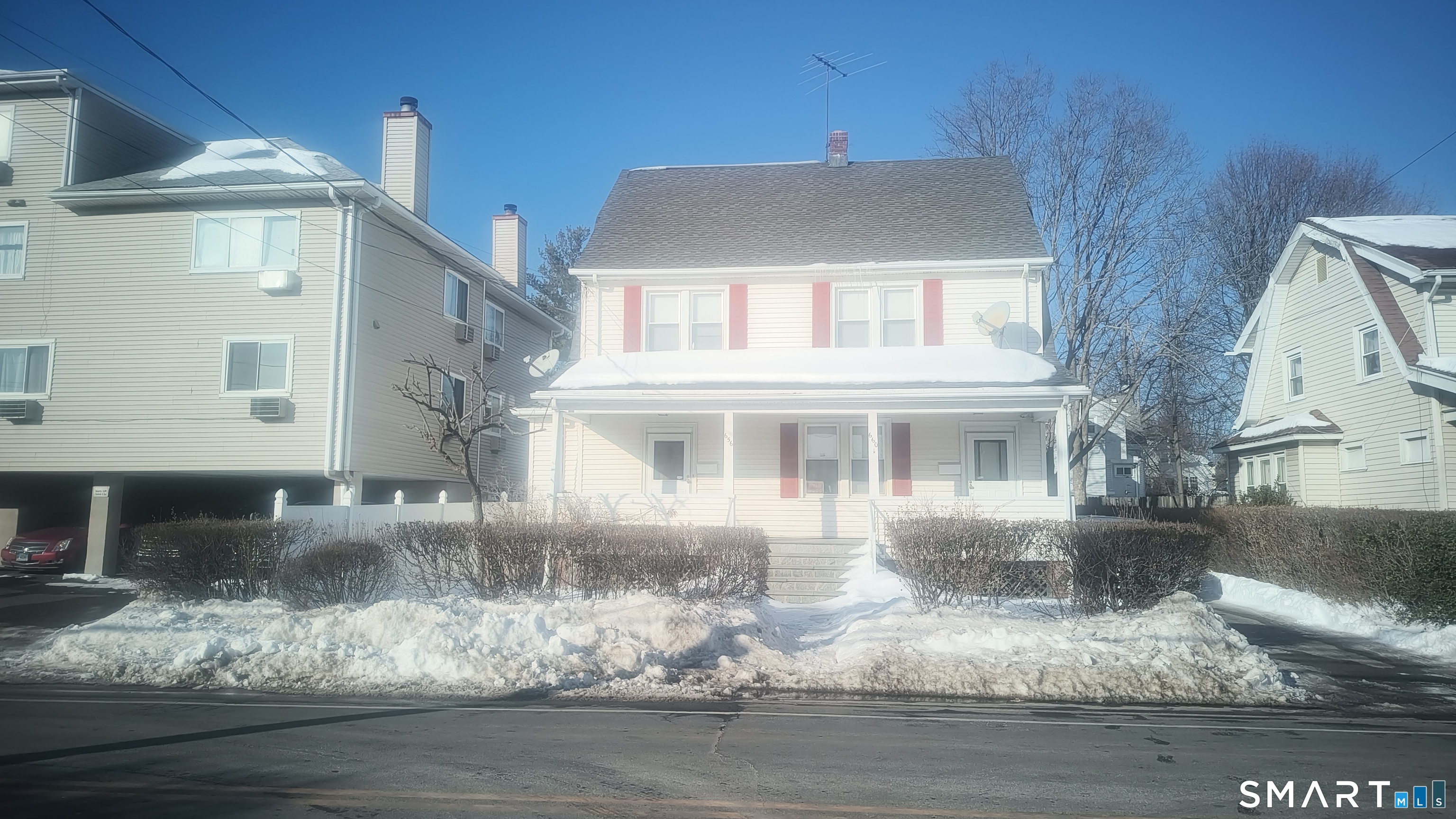 656 Cove Road Stamford, CT 06902 - Photo 2 of 7