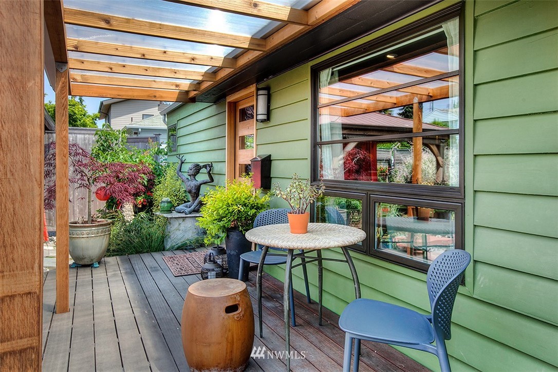 3848 37th Avenue Southwest Seattle, WA 98126 - Photo 2 of 9