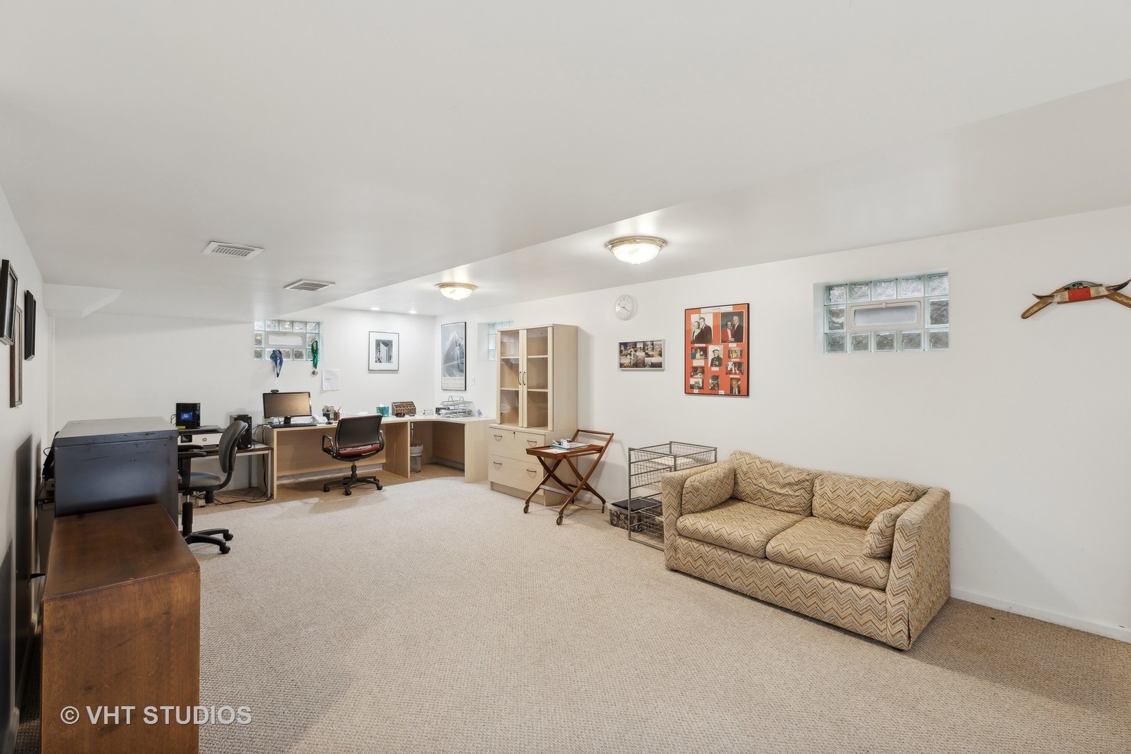 2919 Embassy Row Flossmoor, IL 60422 - Photo 17 of 20 a living room with furniture and a couch
