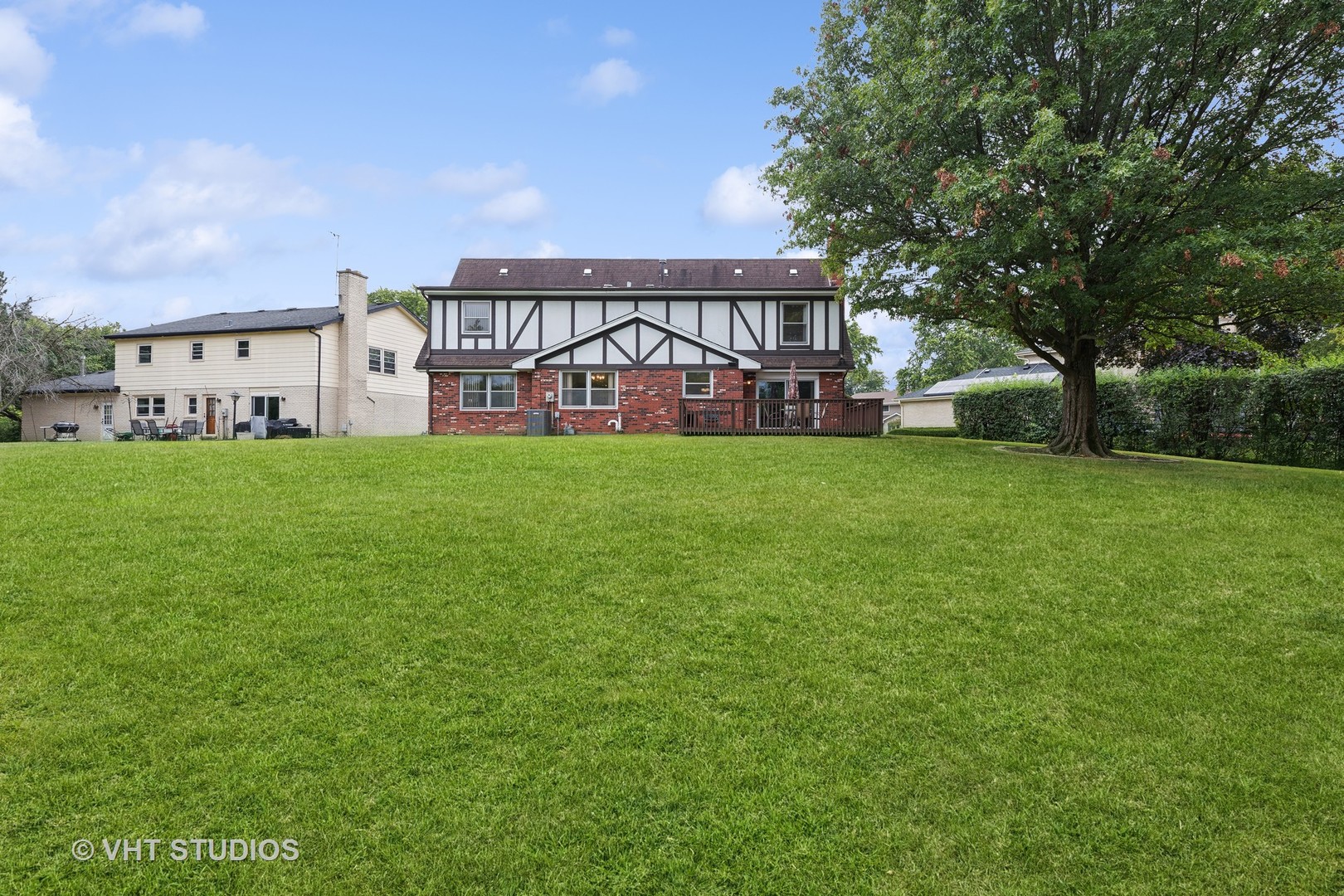 2919 Embassy Row Flossmoor, IL 60422 - Photo 20 of 20 a view of a house with a yard and sitting area