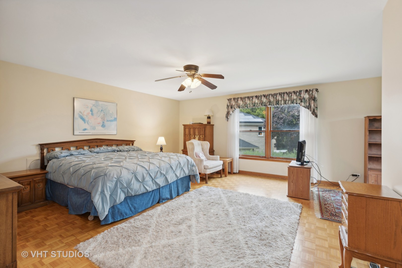 2919 Embassy Row Flossmoor, IL 60422 - Photo 10 of 20 a spacious bedroom with a bed and glass walk in closet