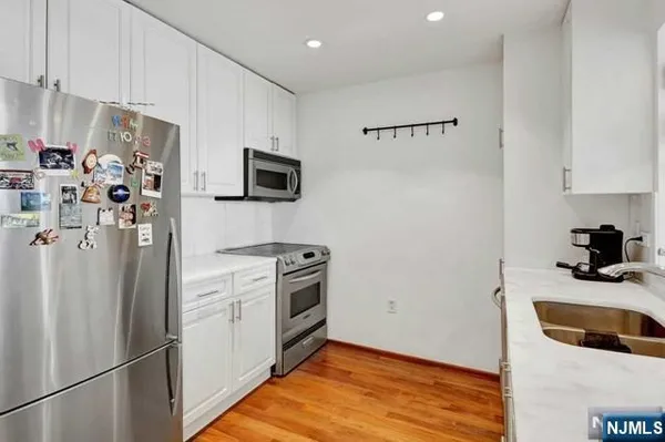 $2,900 | 3412 City Place, Edgewater, NJ 07020