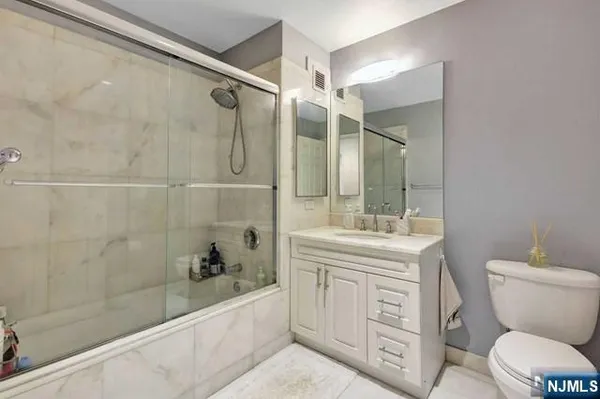 $2,900 | 3412 City Place, Edgewater, NJ 07020