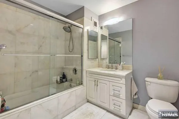 $2,900 | 3412 City Place, Edgewater, NJ 07020